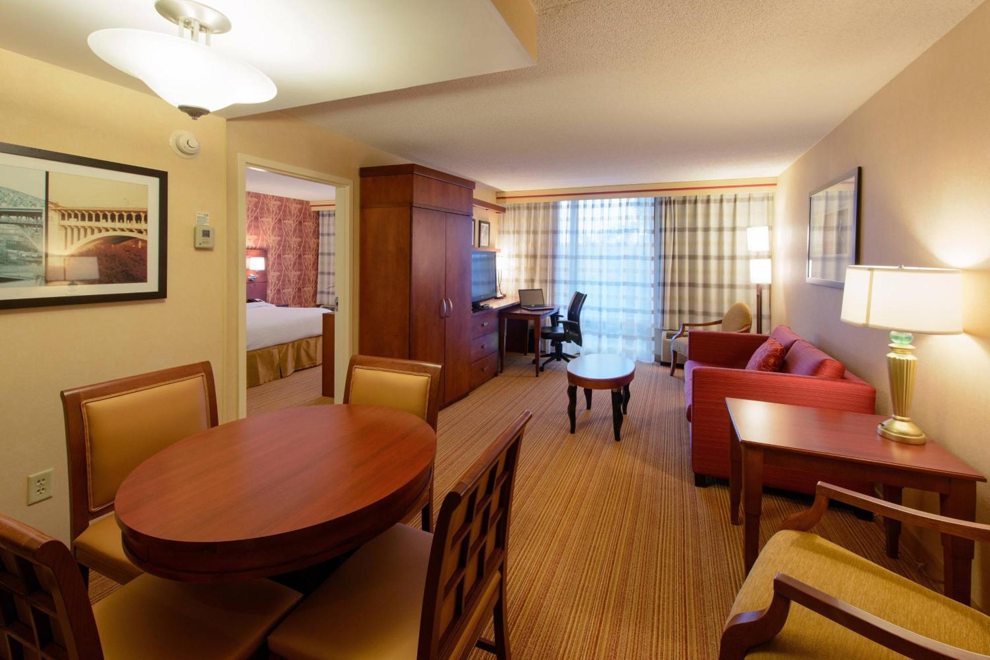 Courtyard By Marriott Canton Норт-Кантон Экстерьер фото