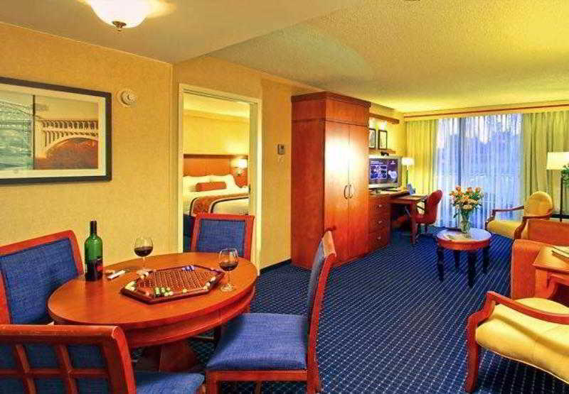 Courtyard By Marriott Canton Норт-Кантон Экстерьер фото